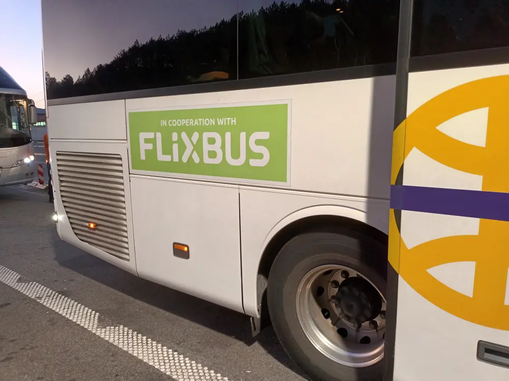Matka 8.9.-1.10.2025 22 Flixbussin linjaa ajavan linja-auton takaosa