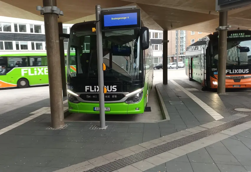 Flixbusseja linja-autoasemalla