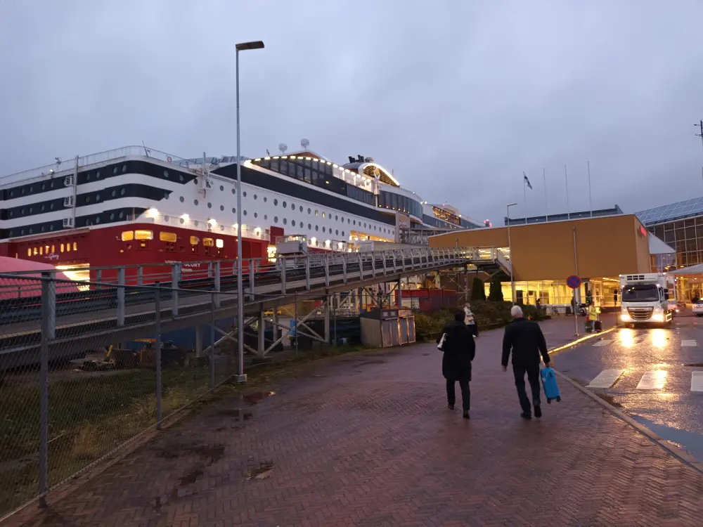 Ryhmämatkat 1 Viking Line laiva Turun satamassa.