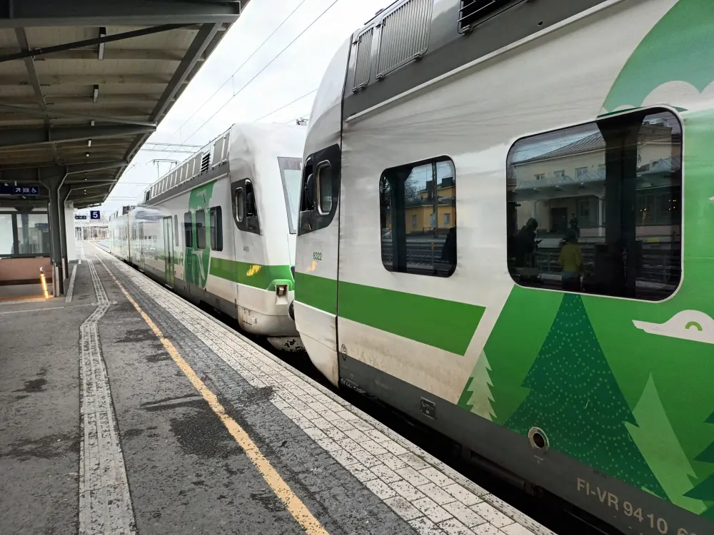 Ryhmämatkat 5 VR:n juna asemalla.